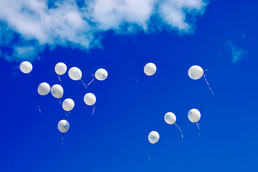 Weisse Luftballons Hochzeit - Hochzeits Idee
